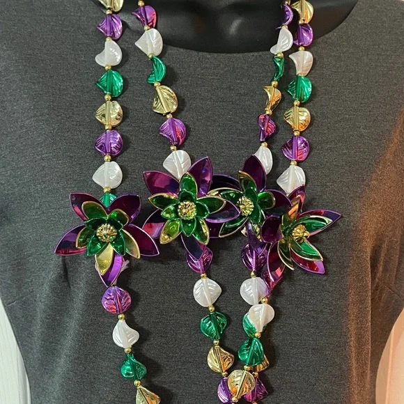 Mardi Gras Flower Beads (2) - Picture 3 of 6